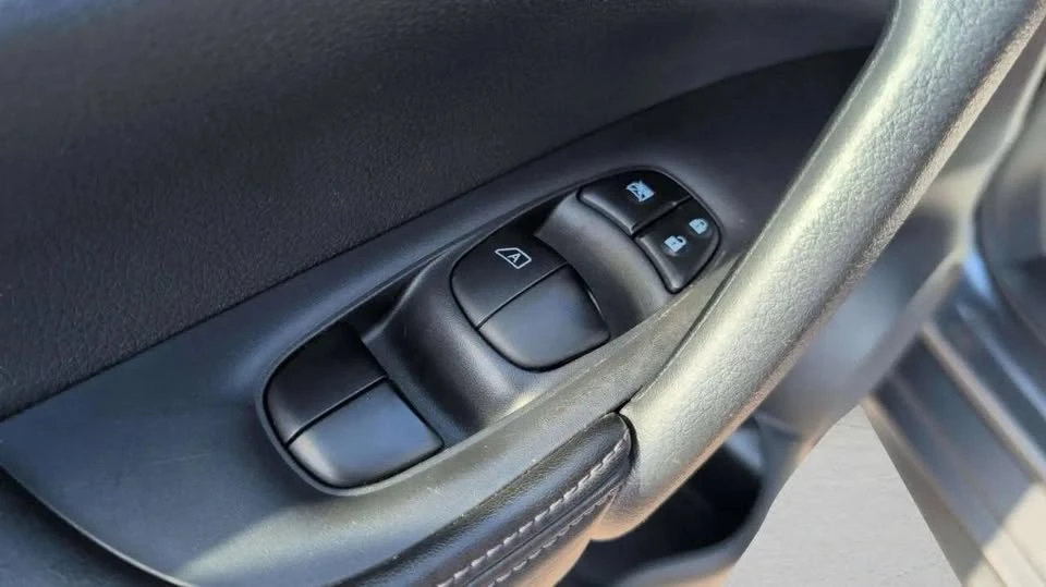 2019 Nissan Rogue - Image 17 of 19