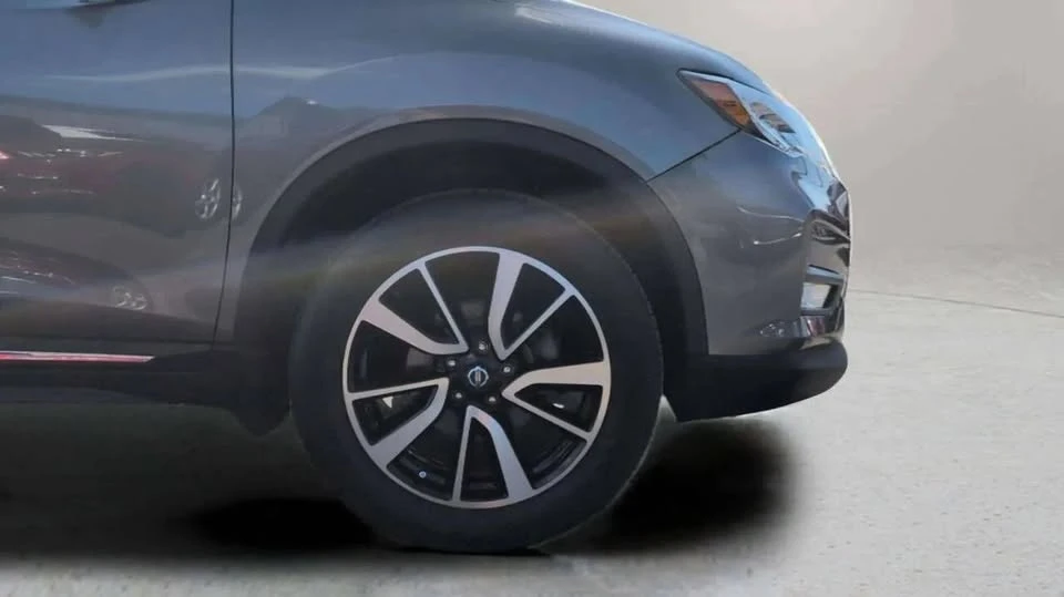 2019 Nissan Rogue - Image 13 of 19