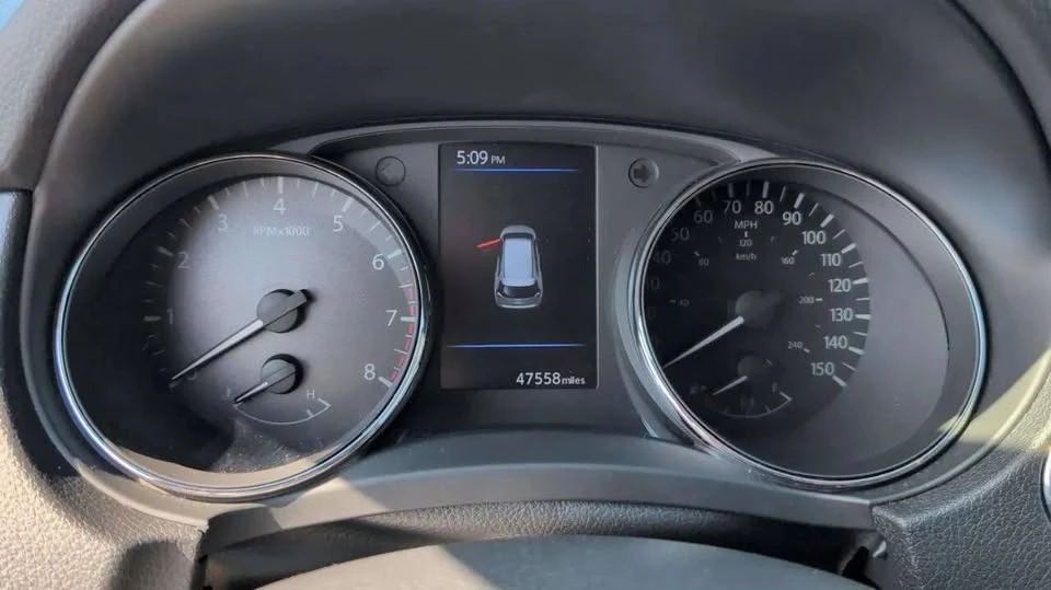 2019 Nissan Rogue - Image 12 of 19