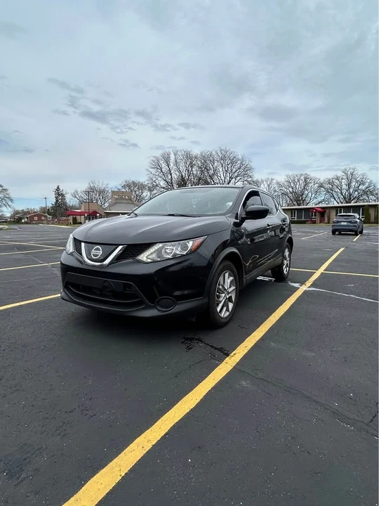 2019 Nissan Rogue - Image 2 of 13