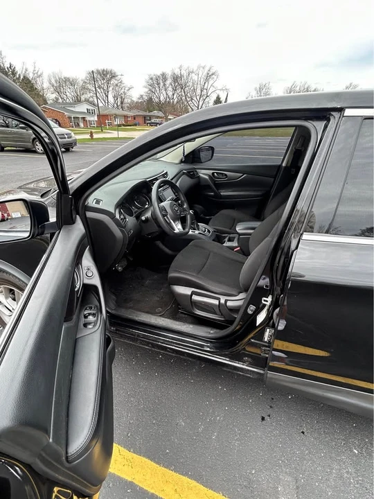 2019 Nissan Rogue - Image 9 of 13
