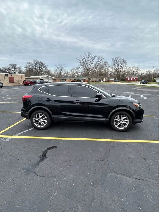 2019 Nissan Rogue - Image 5 of 13