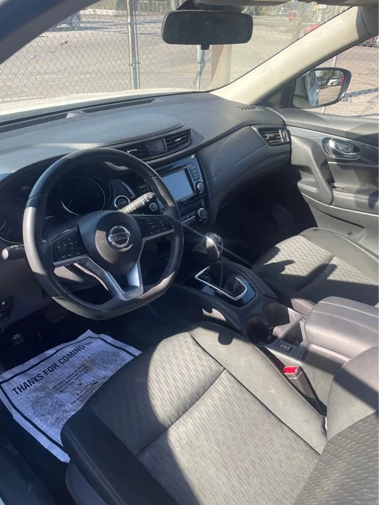 2019 Nissan Rogue - Image 7 of 10