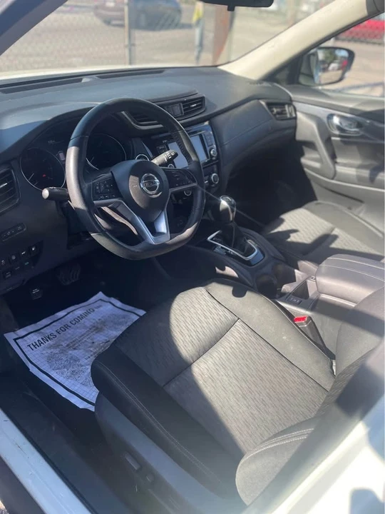 2019 Nissan Rogue - Image 5 of 10