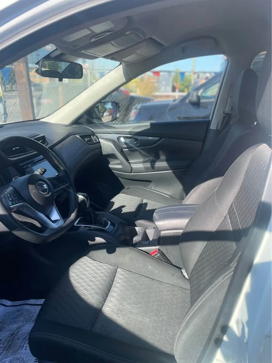 2019 Nissan Rogue - Image 6 of 10