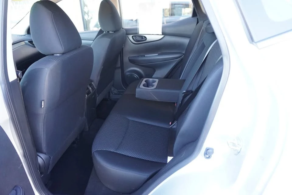 2019 Nissan Rogue - Image 16 of 20