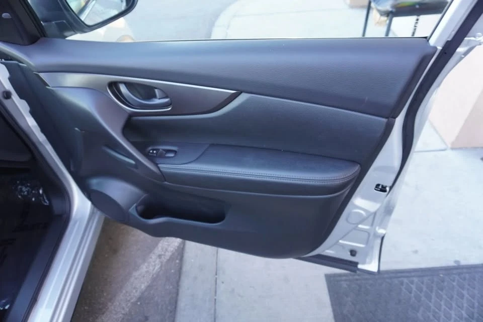 2019 Nissan Rogue - Image 13 of 20