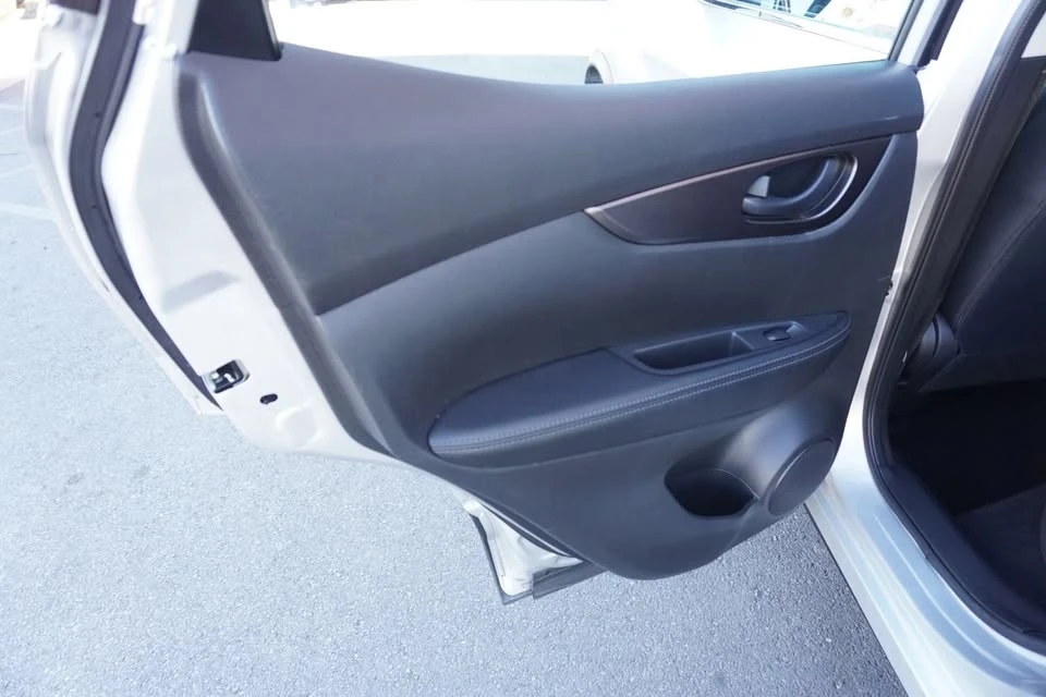 2019 Nissan Rogue - Image 17 of 20