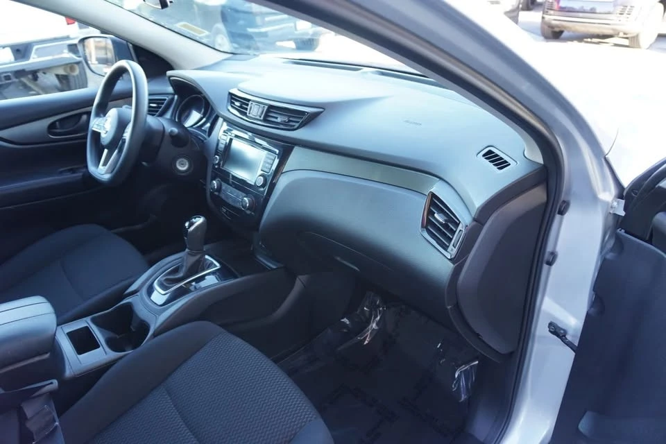 2019 Nissan Rogue - Image 11 of 20