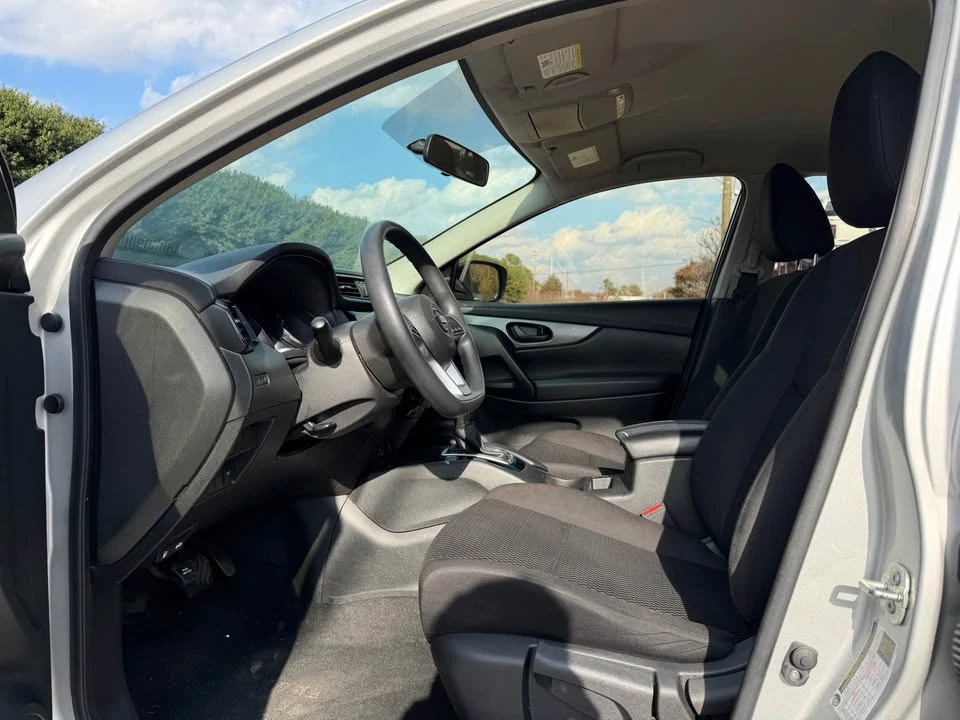 2019 Nissan Rogue - Image 4 of 16