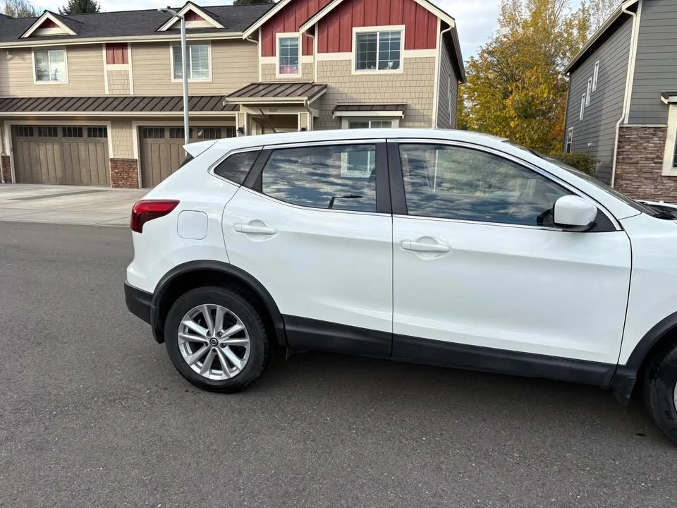 2019 Nissan Rogue - Image 5 of 15