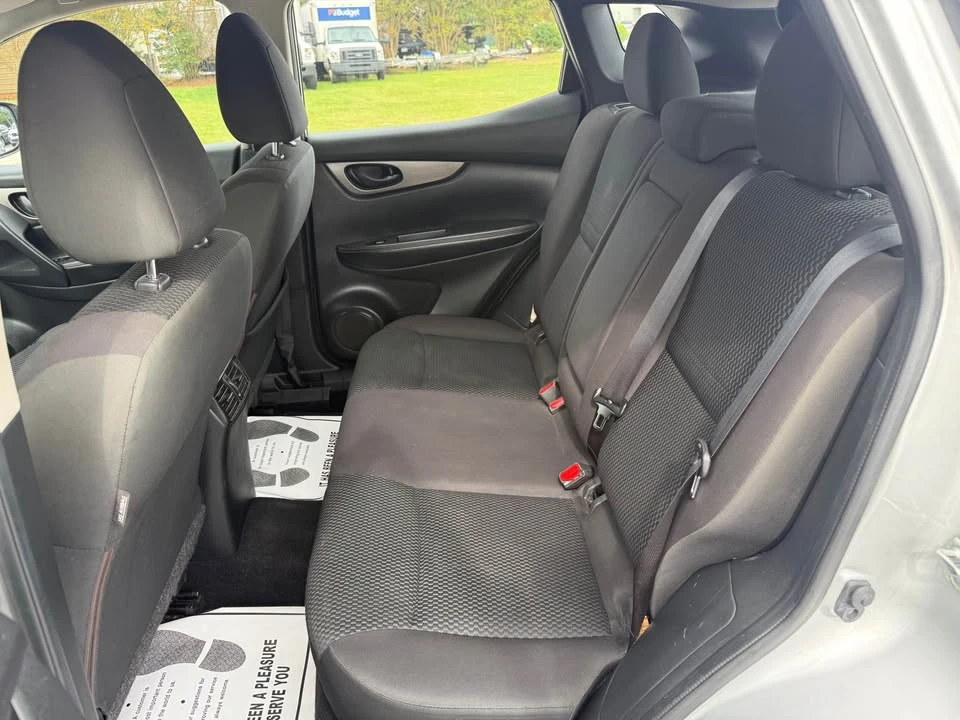 2019 Nissan Rogue - Image 10 of 17