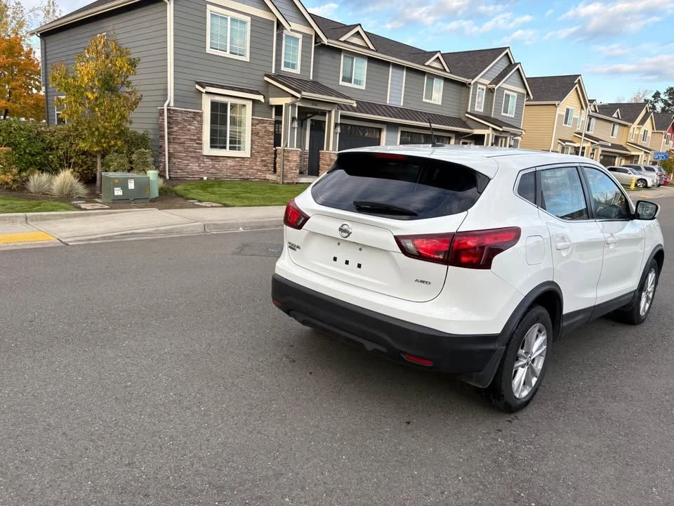 2019 Nissan Rogue - Image 4 of 15