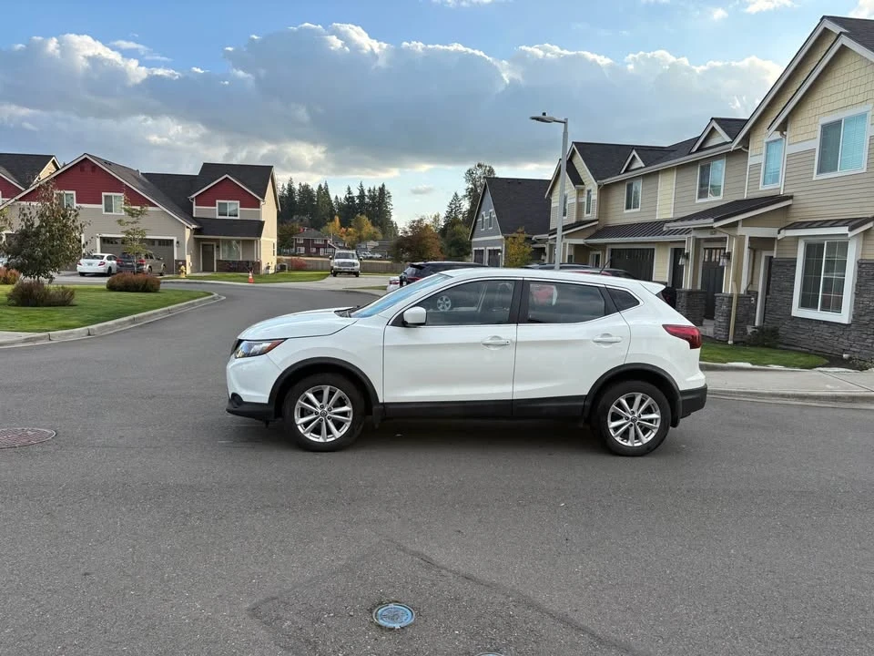 2019 Nissan Rogue - Image 14 of 15
