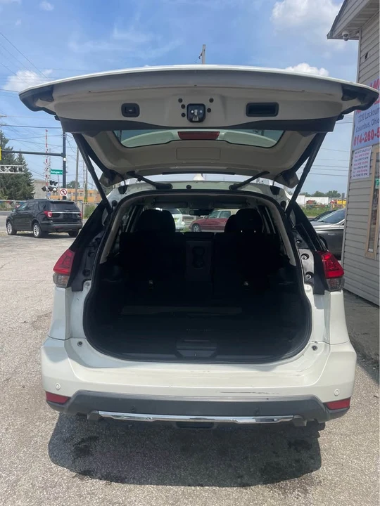 2019 Nissan Rogue - Image 9 of 10