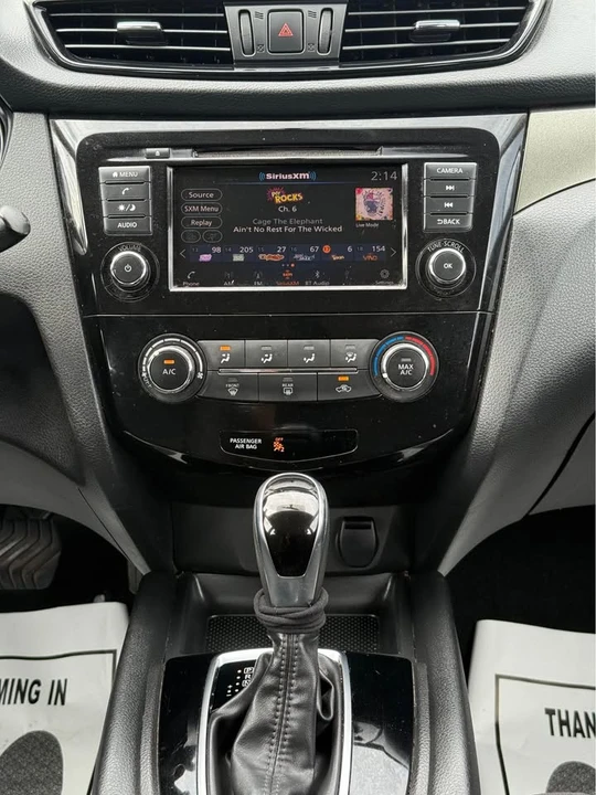 2019 Nissan Rogue - Image 14 of 17