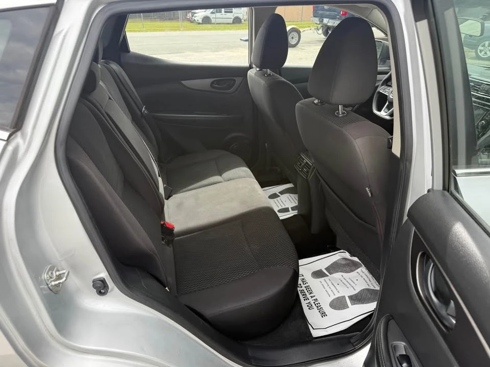 2019 Nissan Rogue - Image 12 of 17