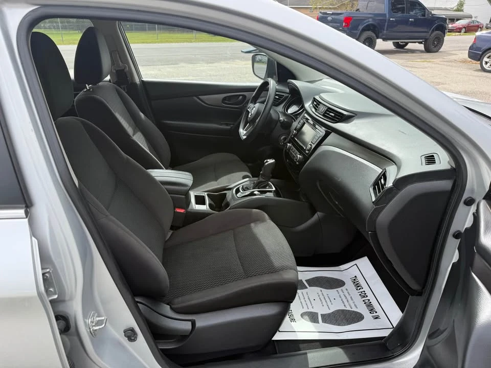 2019 Nissan Rogue - Image 13 of 17
