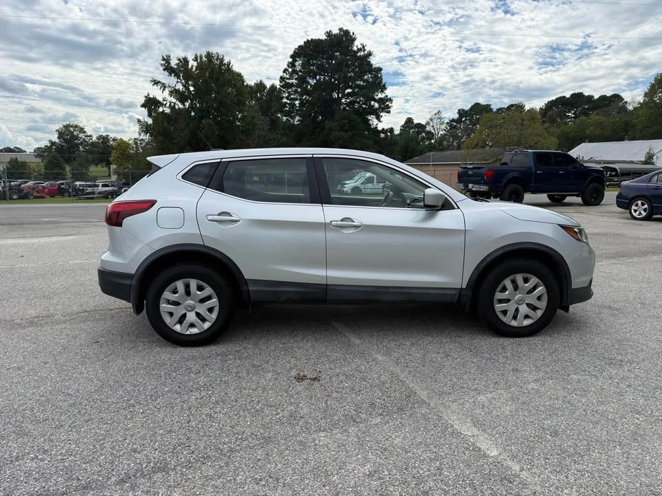2019 Nissan Rogue - Image 6 of 17