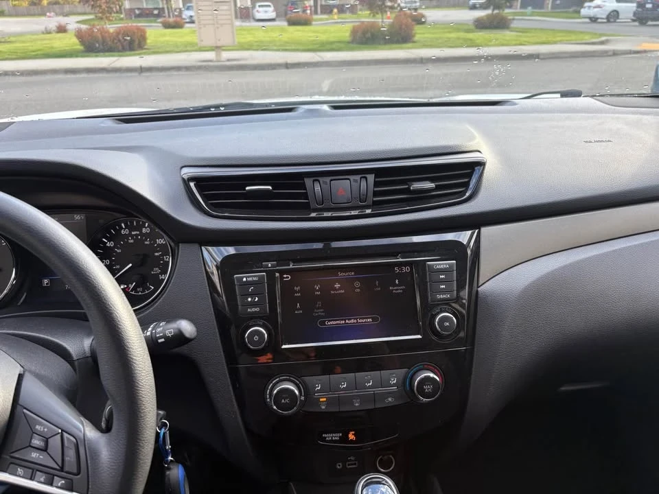 2019 Nissan Rogue - Image 7 of 15