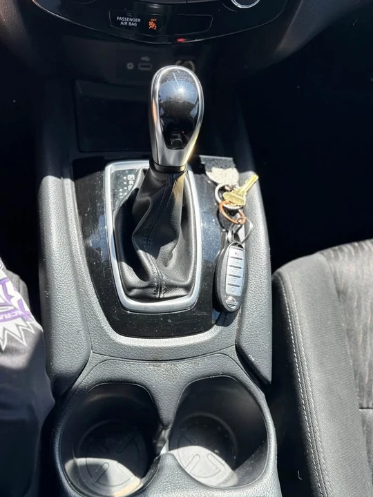 2019 Nissan Rogue - Image 4 of 10
