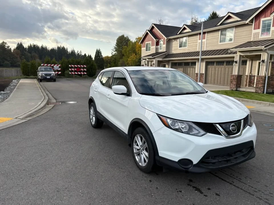 2019 Nissan Rogue - Image 6 of 15