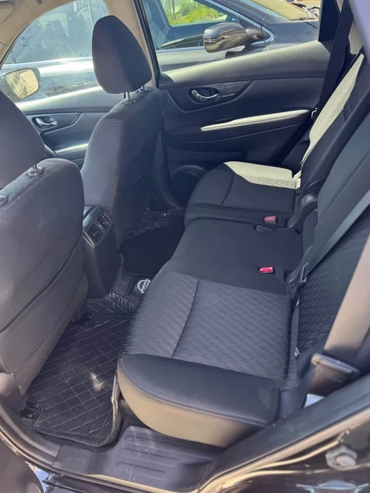2019 Nissan Rogue - Image 8 of 10