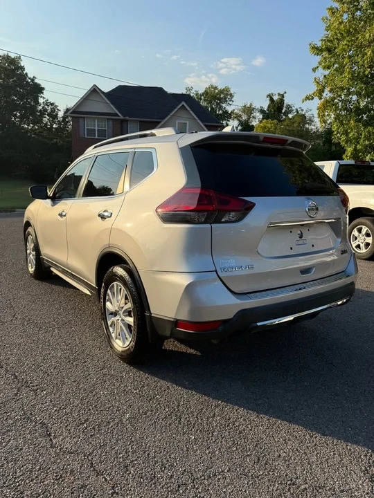 2019 Nissan Rogue - Image 4 of 11