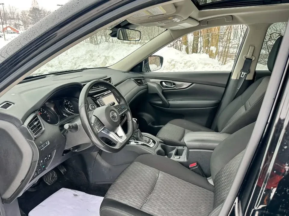 2019 Nissan Rogue - Image 15 of 20