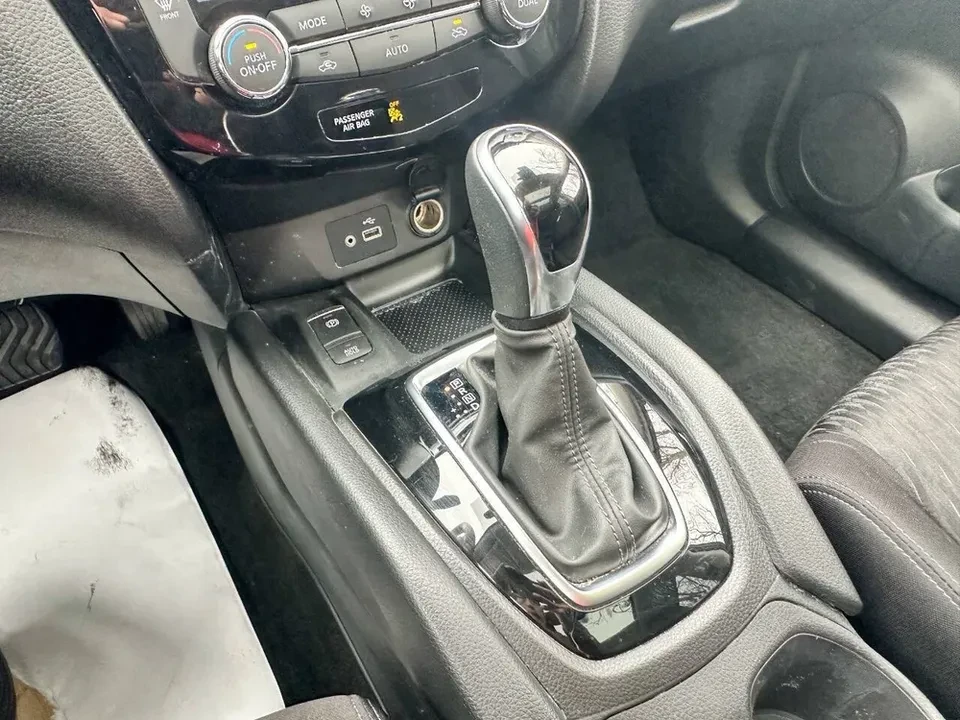 2019 Nissan Rogue - Image 7 of 20
