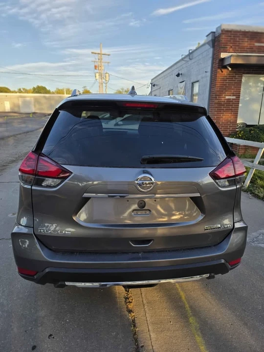 2019 Nissan Rogue - Image 4 of 9