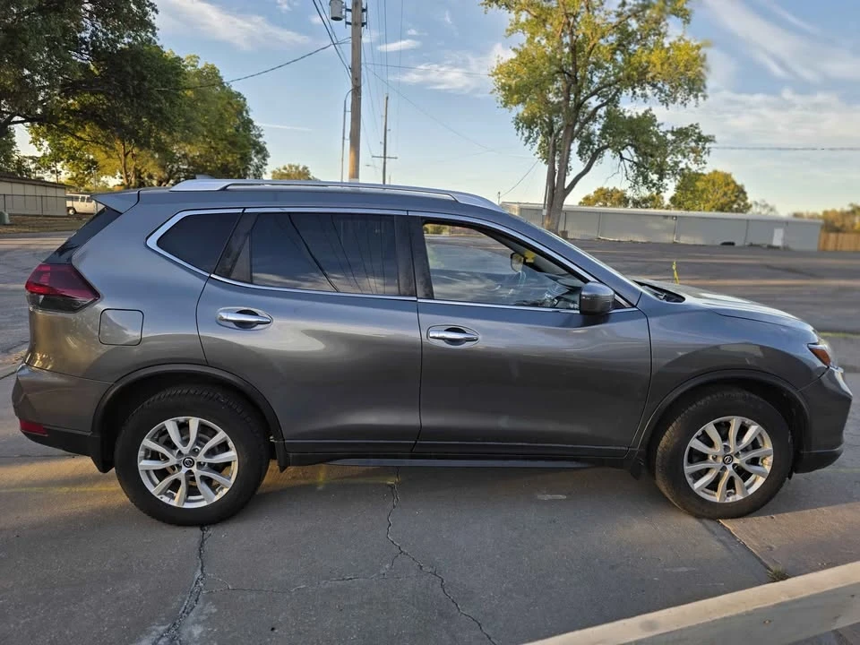 2019 Nissan Rogue - Image 2 of 9