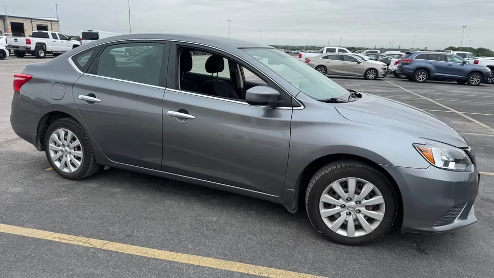 2019 Nissan Sentra 7th Gen - Image 4 of 11