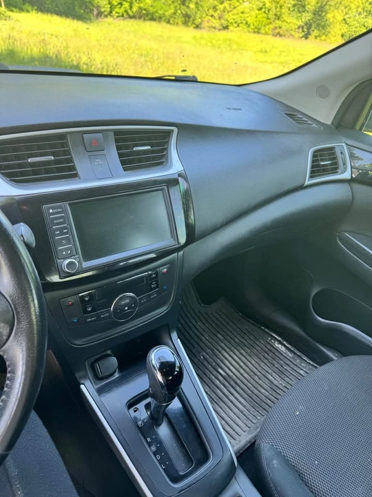 2019 Nissan Sentra 7th Gen - Image 10 of 11