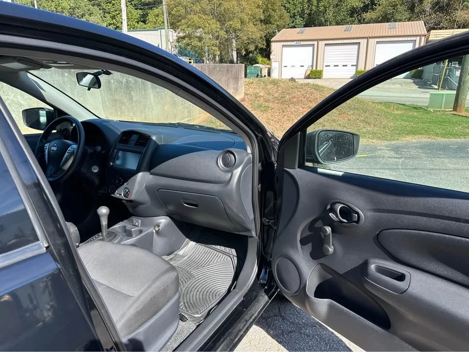 2019 Nissan Versa - Image 15 of 18