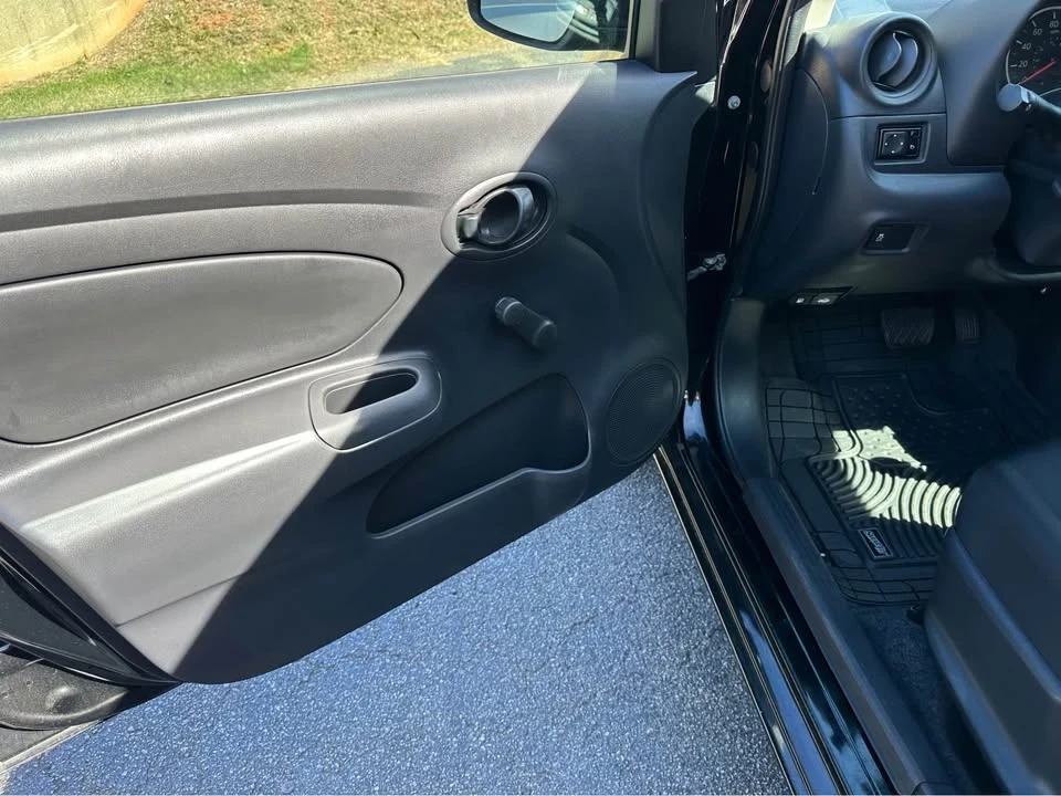 2019 Nissan Versa - Image 5 of 18