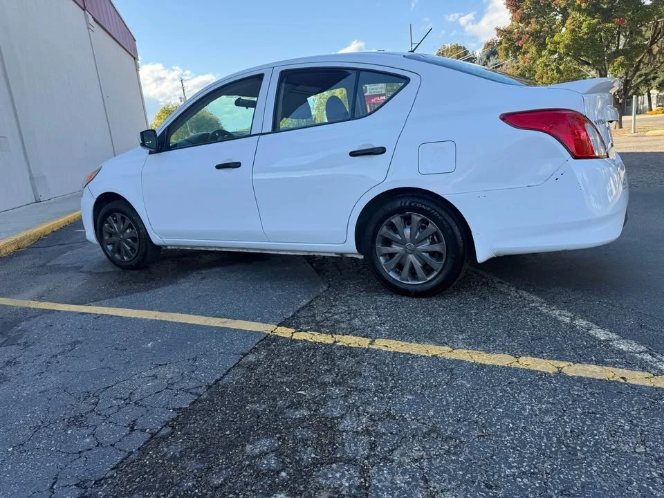 2019 Nissan Versa - Image 6 of 11