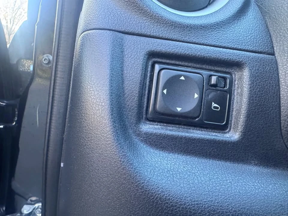 2019 Nissan Versa - Image 11 of 20