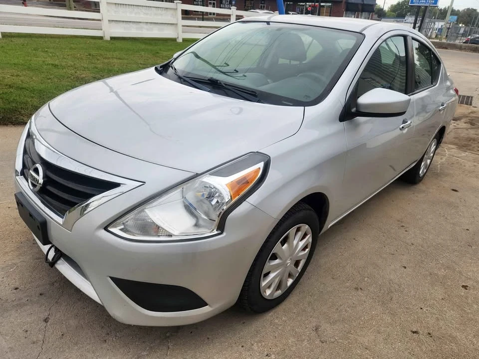 2019 Nissan Versa - Image 2 of 12