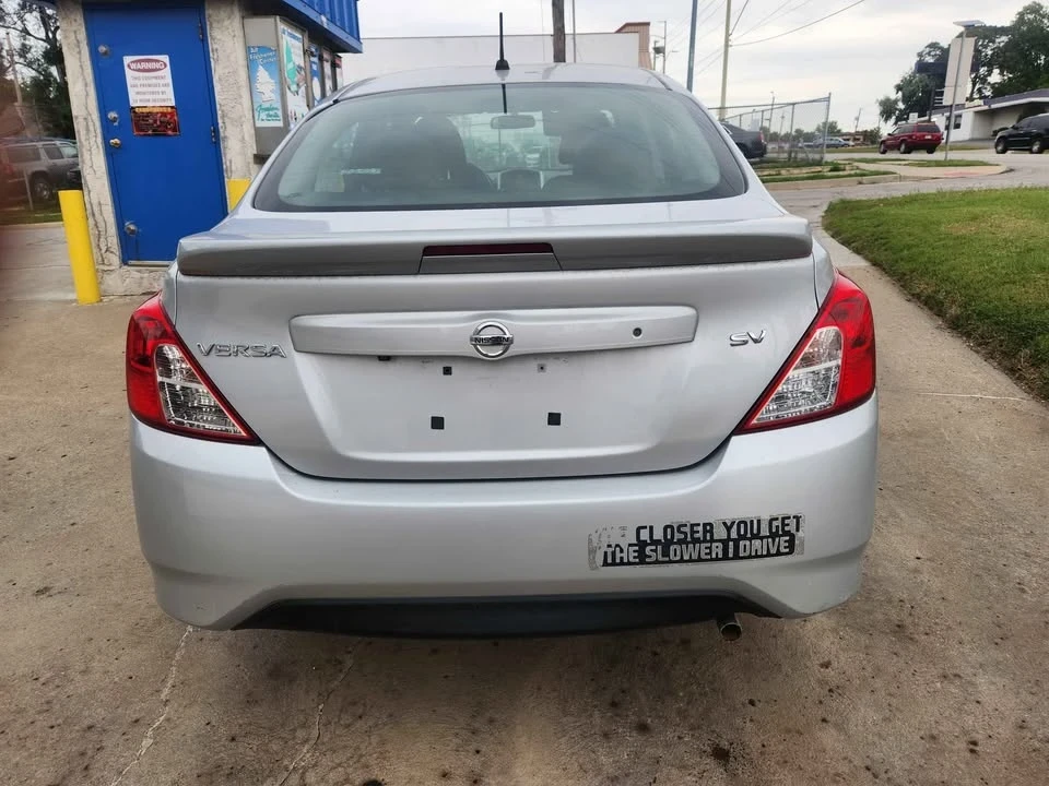 2019 Nissan Versa - Image 5 of 12