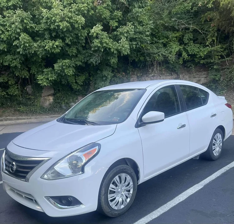 2019 Nissan Versa - Image 2 of 11