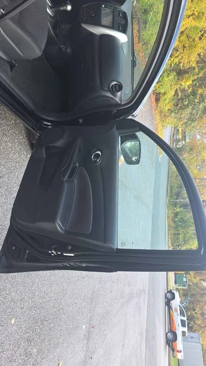 2019 Nissan Versa - Image 12 of 15