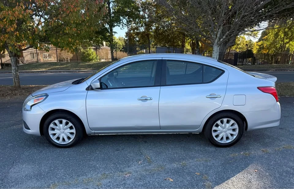 2019 Nissan Versa - Image 7 of 17