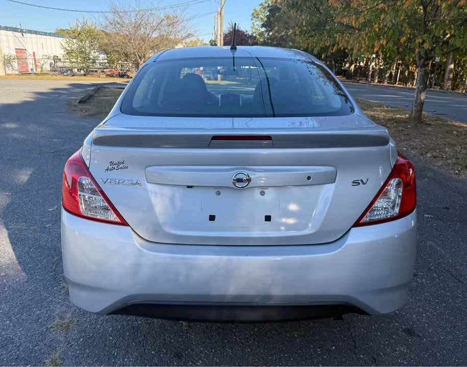 2019 Nissan Versa - Image 5 of 17
