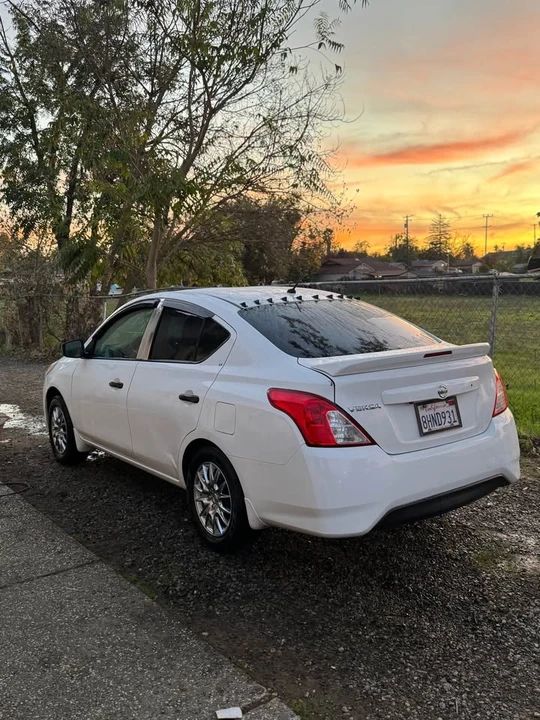 2019 Nissan Versa - Image 2 of 8