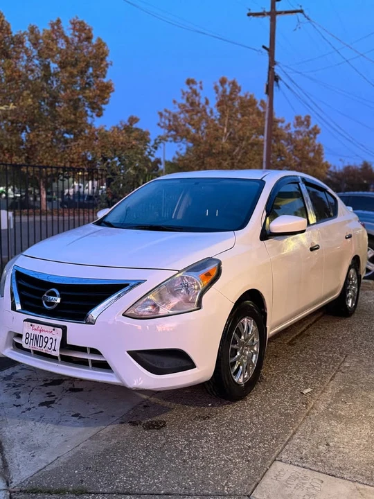 2019 Nissan Versa - Image 6 of 8