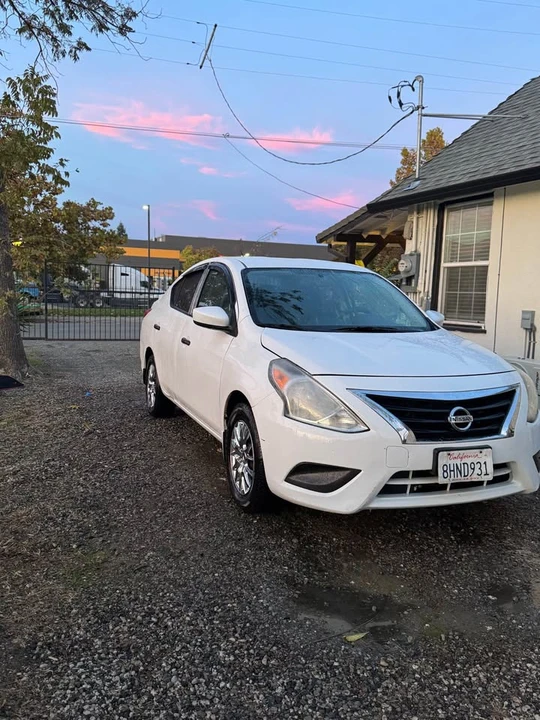 2019 Nissan Versa - Image 4 of 8