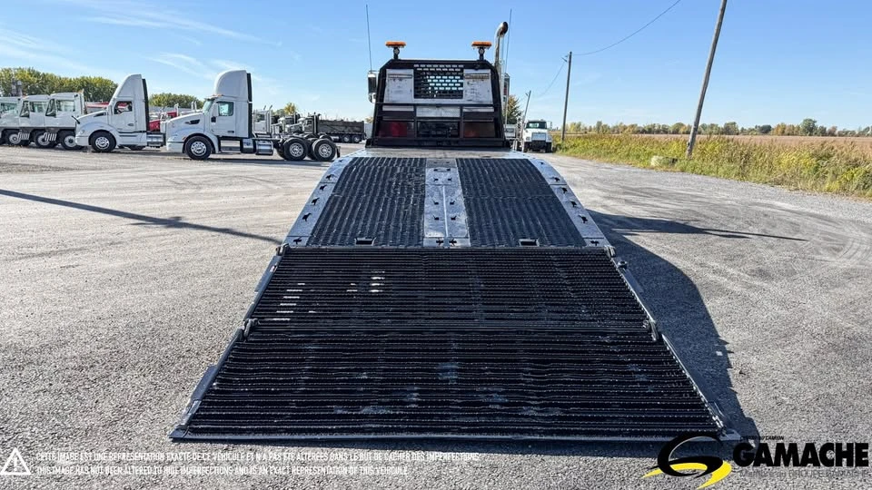 2019 Peterbilt - Image 2 of 3