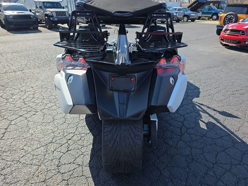 2019 Polaris Slingshot - Image 14 of 21
