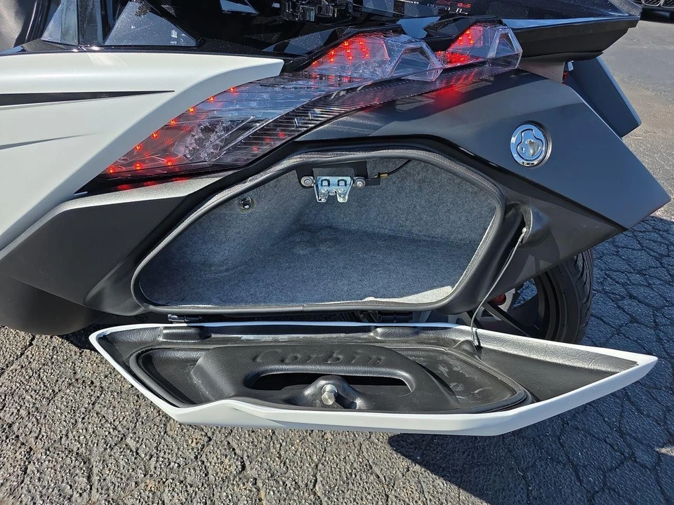 2019 Polaris Slingshot - Image 15 of 21
